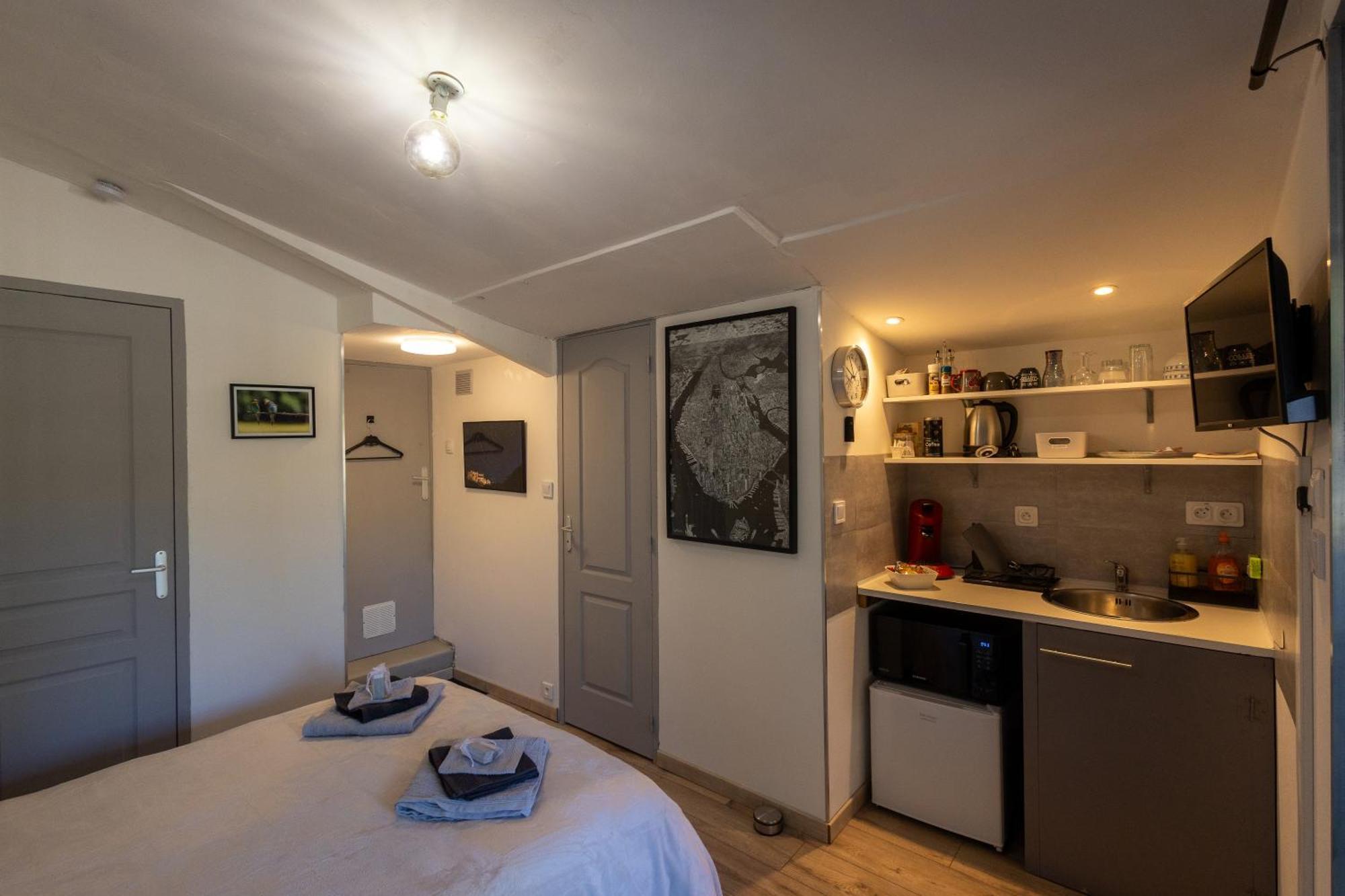 Studio Dans Le Luberon Céreste Exteriör bild