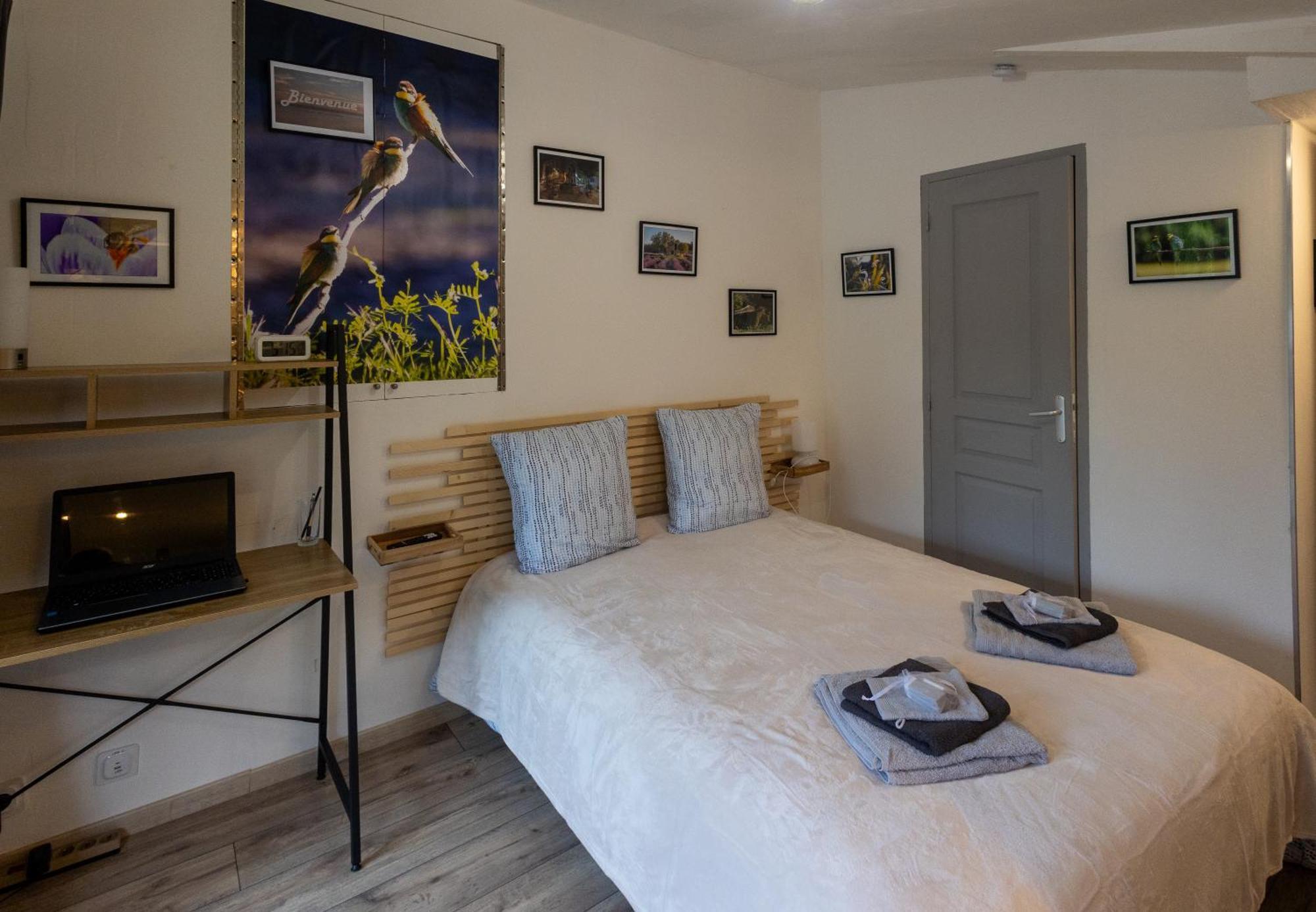 Studio Dans Le Luberon Céreste Exteriör bild
